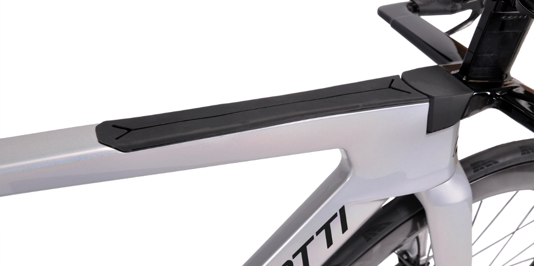 BENOTTI BLADE TRI RED AXS Oberrohr